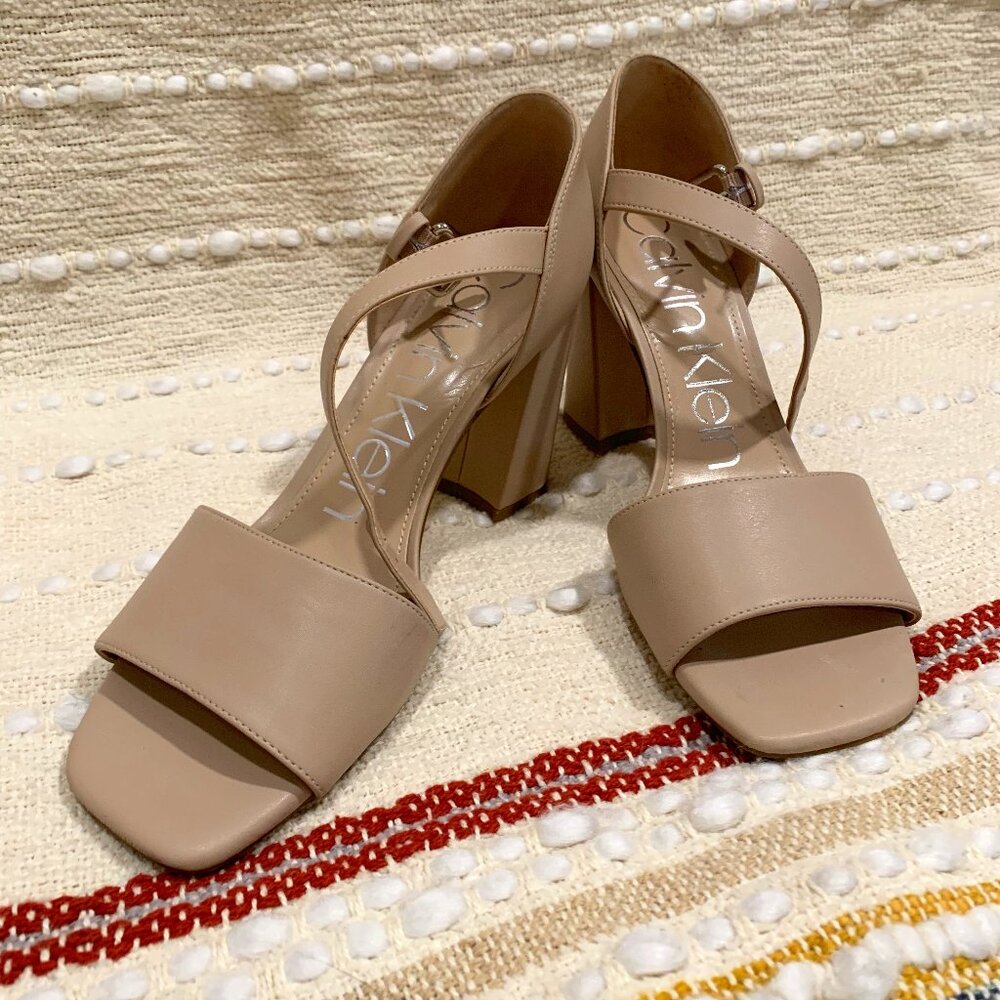 Calvin Klein Hendra Womens Pumps Block Heel Ankle Strap Sandal Beige Sz 9.5 M